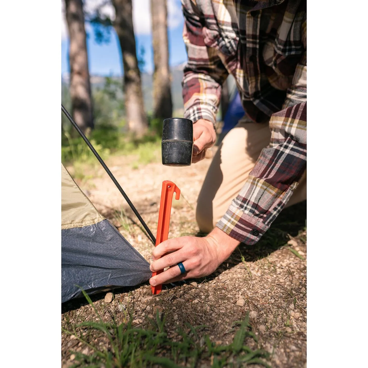 PLASTIC TENT STAKES - 9 IN - 1